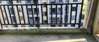 加洲阳光，3室2厅2卫，121.90㎡，毛坯，售价30.00万