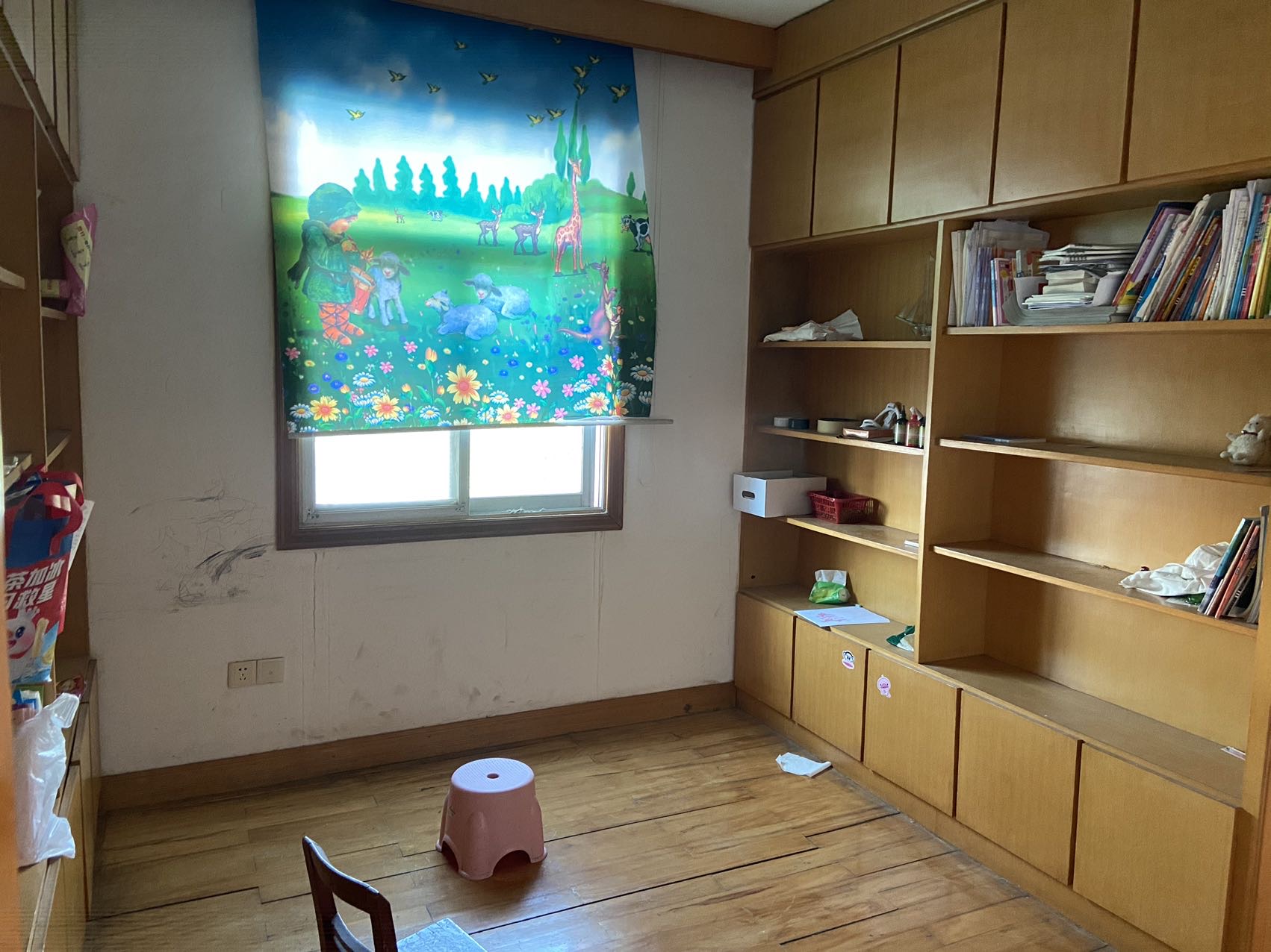 北峰小区，4室2厅1卫，129㎡，普装，售价50万 二手房