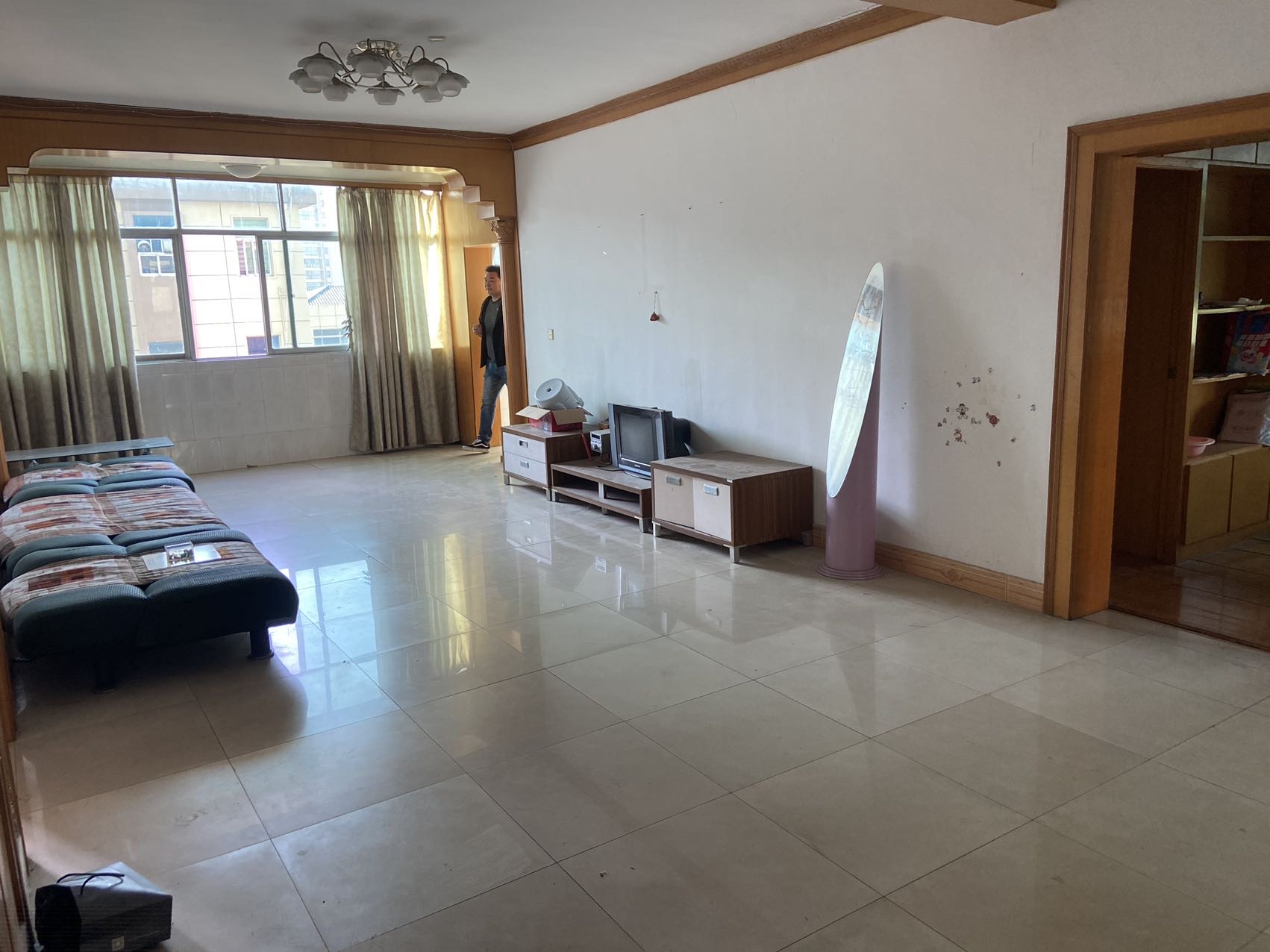 北峰小区，4室2厅1卫，129㎡，普装，售价50万 二手房