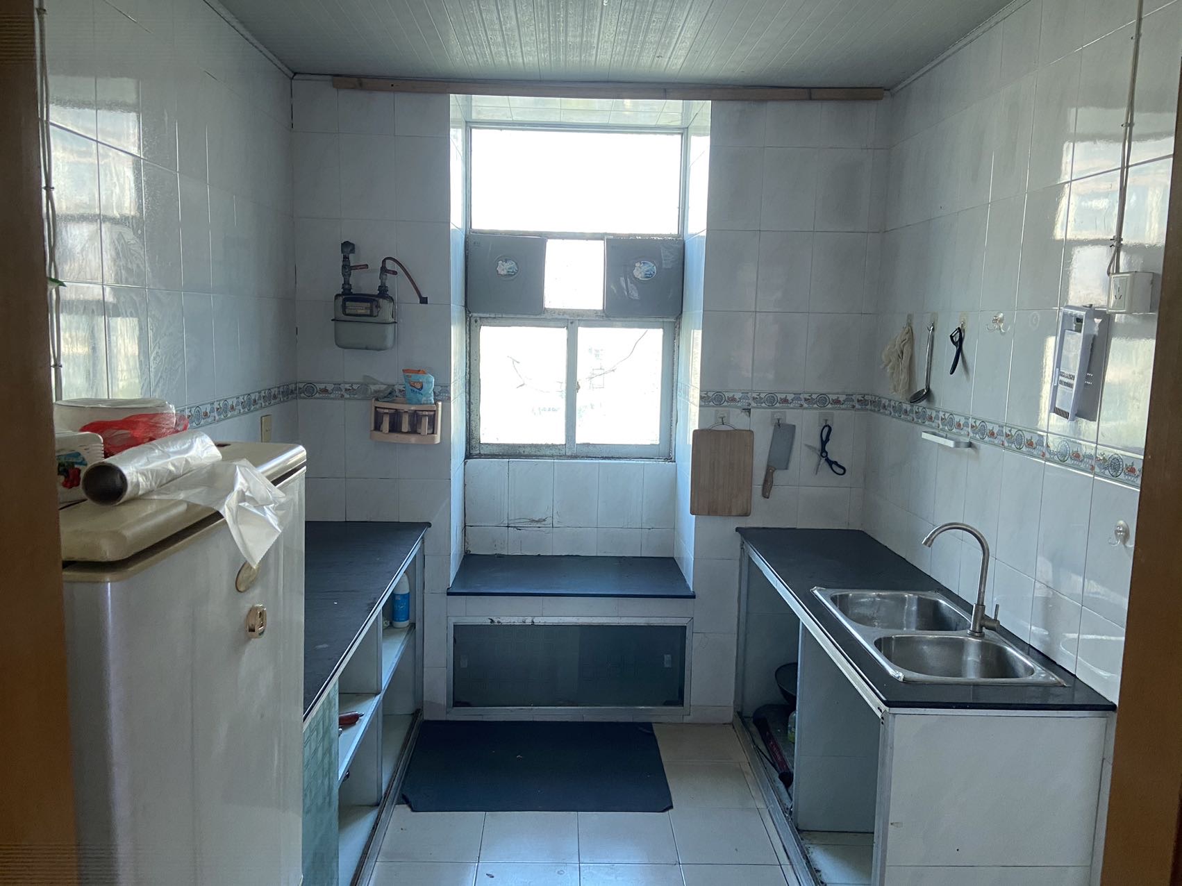 北峰小区，4室2厅1卫，129㎡，普装，售价50万 二手房