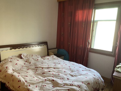 北峰小区，4室2厅1卫，129㎡，普装，售价50万