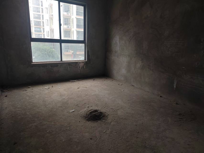 兴德顺景，3室2厅2卫，127.00㎡，毛坯，售价45万 二手房