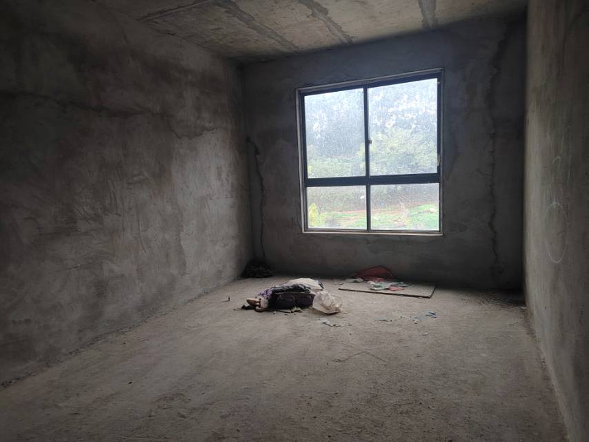 兴德顺景，3室2厅2卫，127.00㎡，毛坯，售价45万 二手房