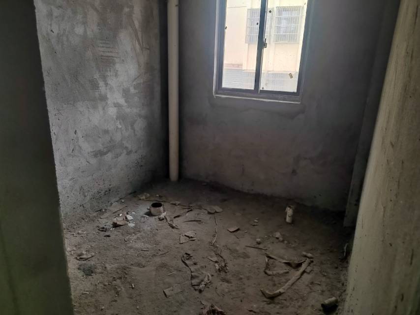 兴德顺景，3室2厅2卫，127.00㎡，毛坯，售价45万 二手房