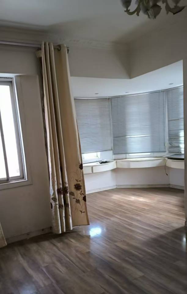 香江明珠，3室2厅1卫，107㎡，精装，租金1300元/月 二手房