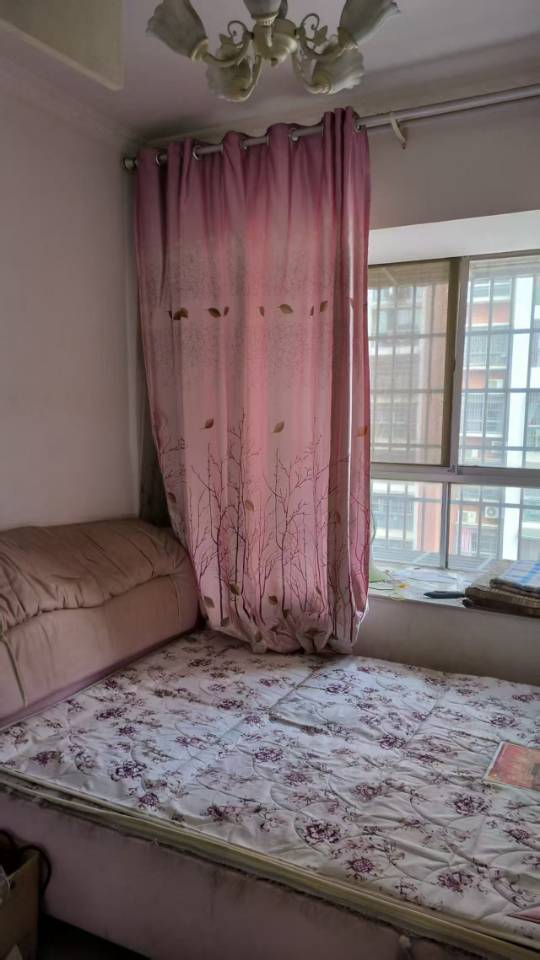 香江明珠，3室2厅1卫，107㎡，精装，租金1300元/月 二手房