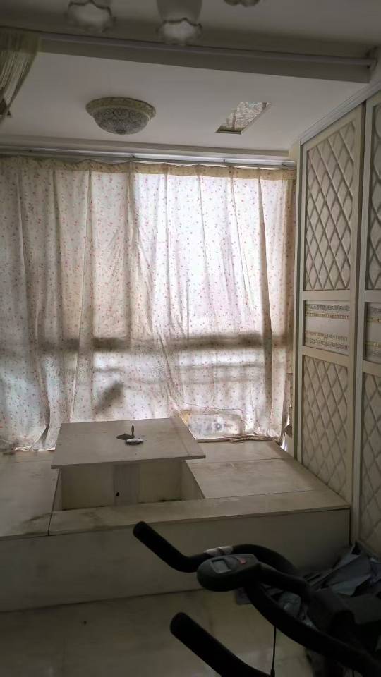 香江明珠，3室2厅1卫，107㎡，精装，租金1300元/月 二手房