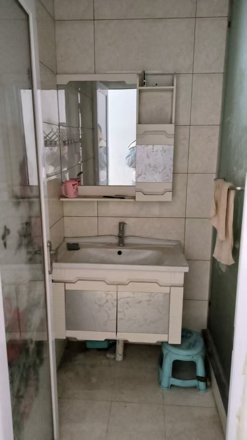 香江明珠，3室2厅1卫，107㎡，精装，租金1300元/月 二手房