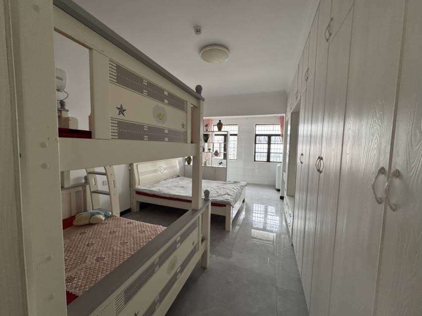 金涛国际华城，1室1厅1卫，75㎡，普装，售价28万 二手房