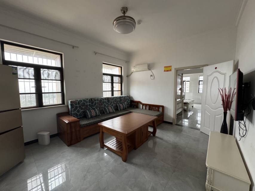 金涛国际华城，1室1厅1卫，75㎡，普装，售价28万 二手房