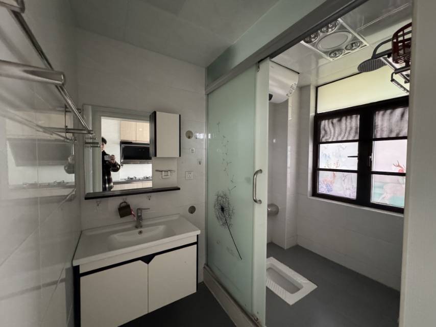 金涛国际华城，1室1厅1卫，75㎡，普装，售价28万 二手房