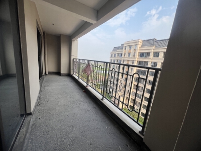 中航城花园里，3室2厅2卫，123㎡，毛坯，售价66万