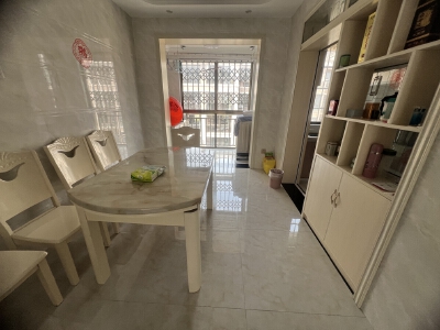 怡馨家园西区，3室2厅2卫，120㎡，毛坯，售价47万