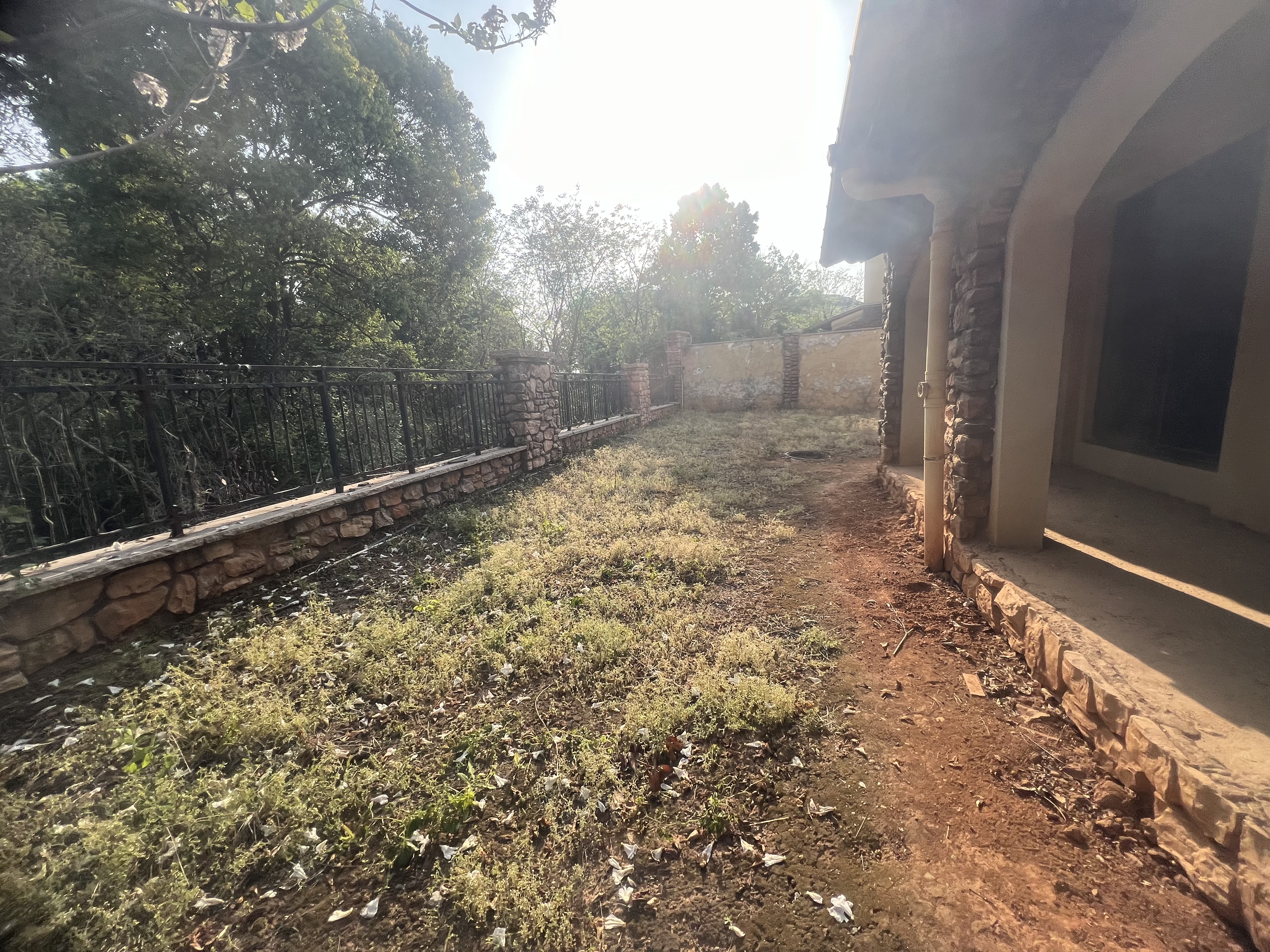 中航城庐山云岭，6室2厅3卫，240.00㎡，毛坯，售价246万 二手房