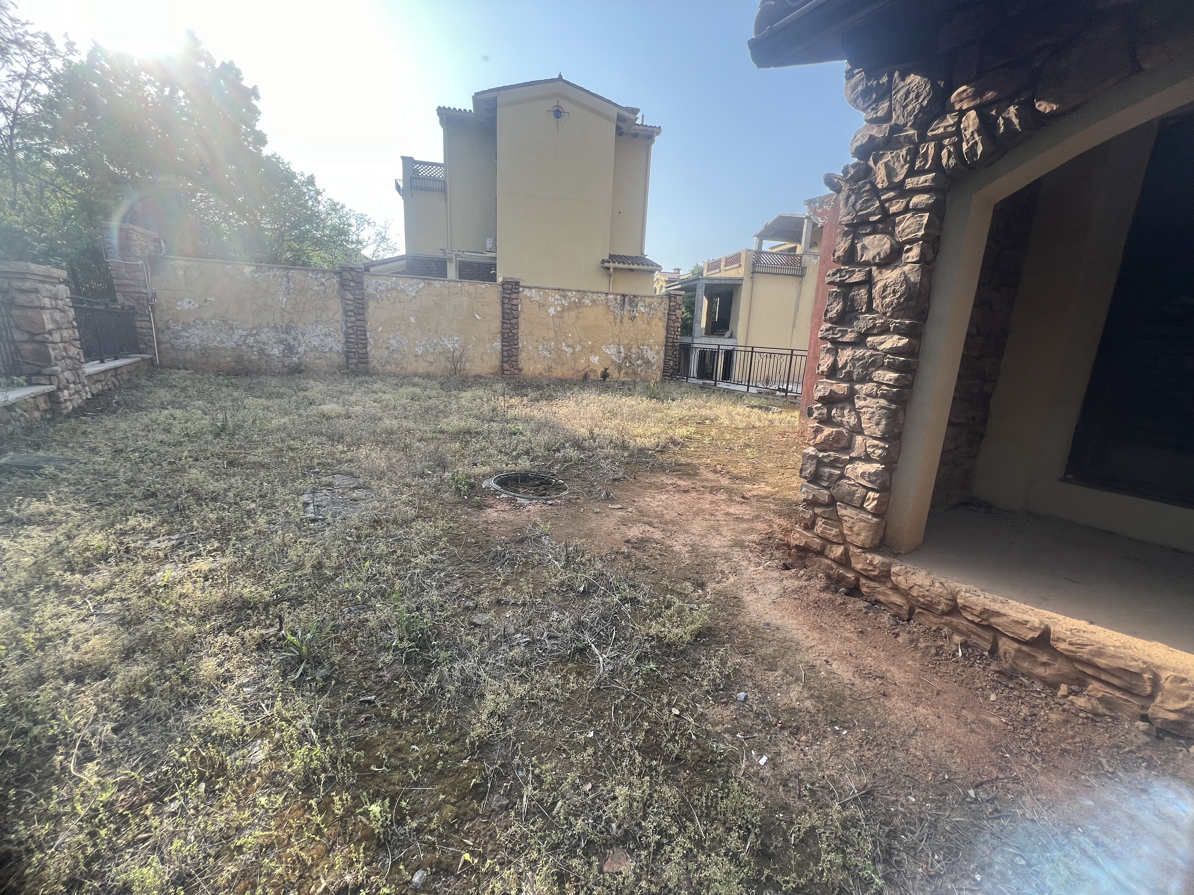 中航城庐山云岭，6室2厅3卫，240.00㎡，毛坯，售价246万 二手房