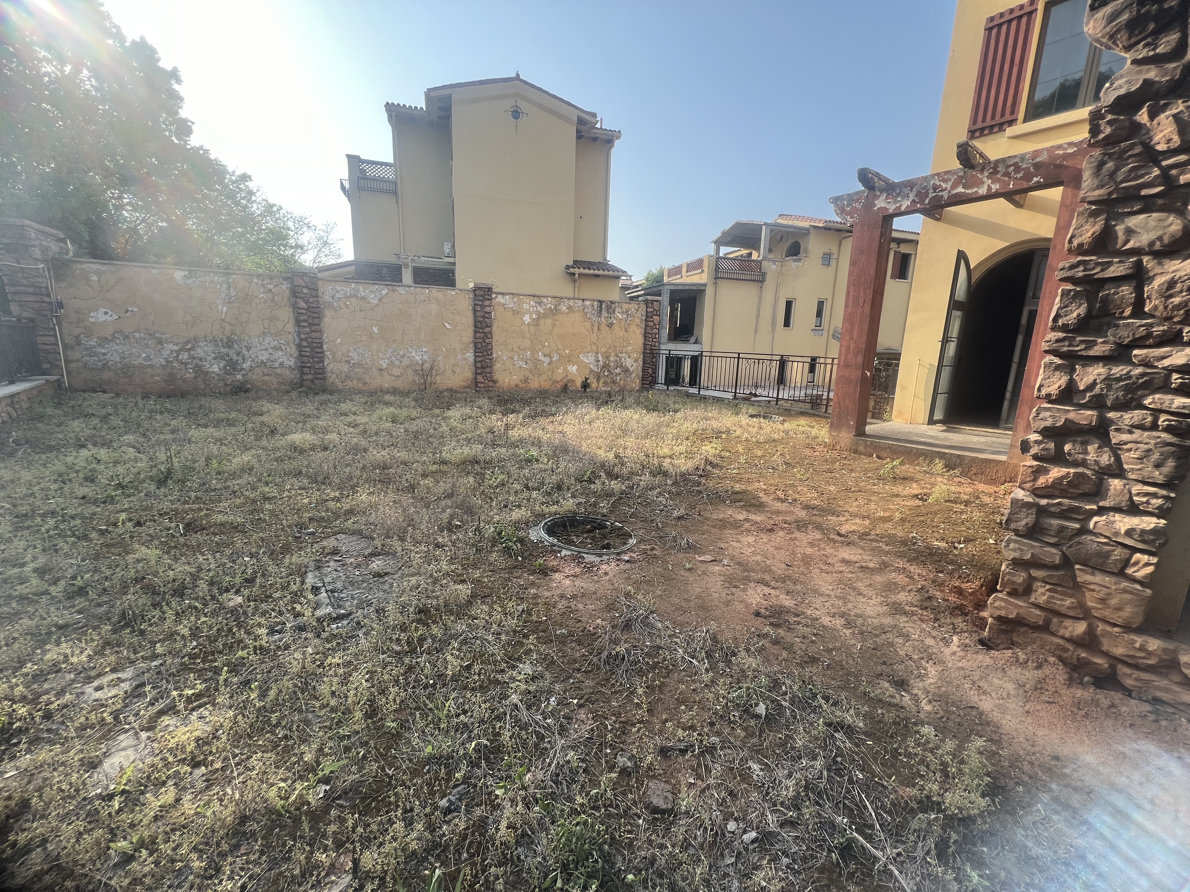 中航城庐山云岭，6室2厅3卫，240.00㎡，毛坯，售价246万 二手房