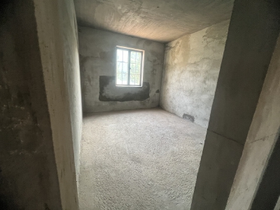 中航城庐山云岭，6室3厅6卫，449㎡，毛坯，售价420万