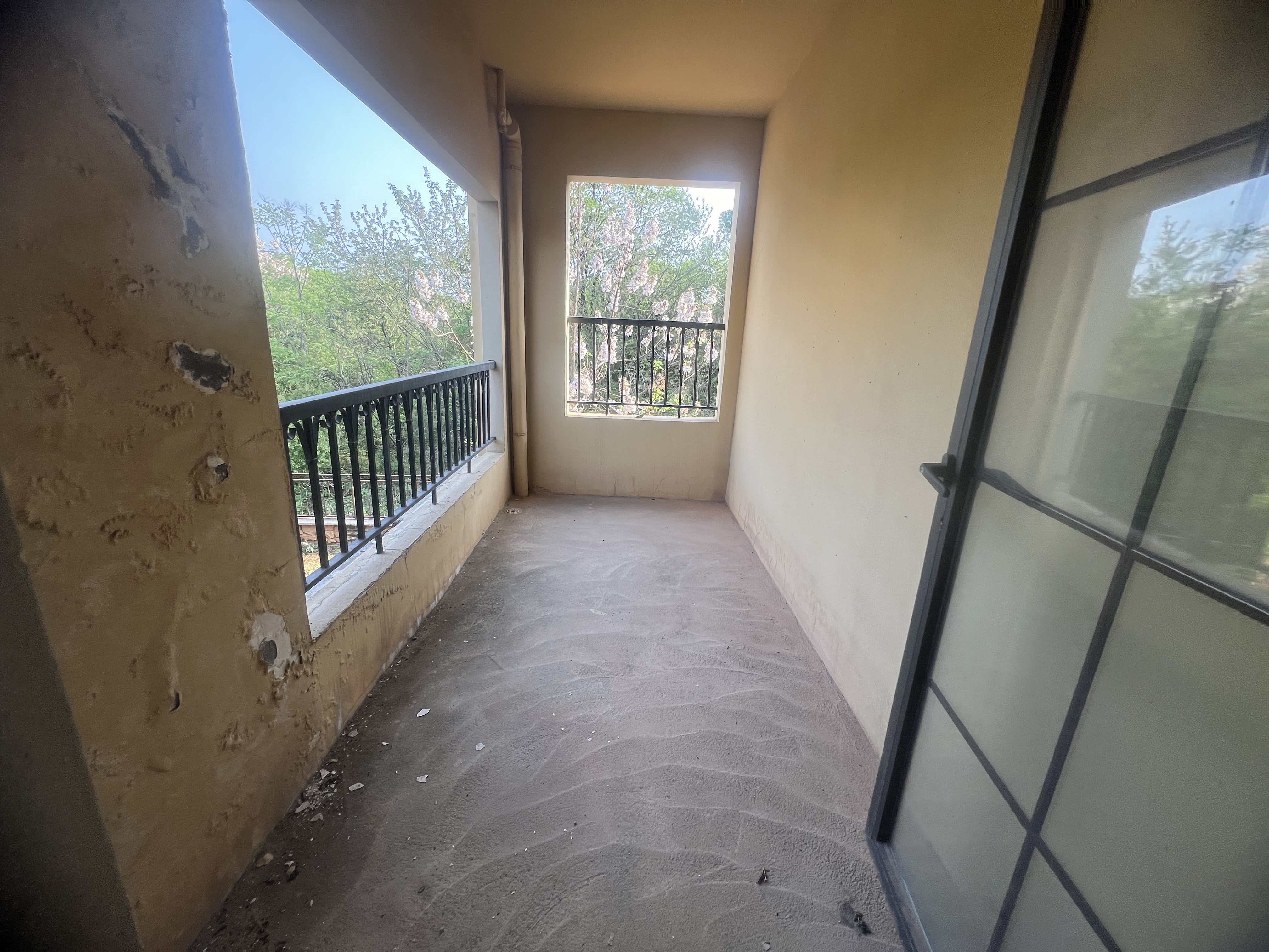 中航城庐山云岭，6室2厅3卫，240.00㎡，毛坯，售价246万 二手房