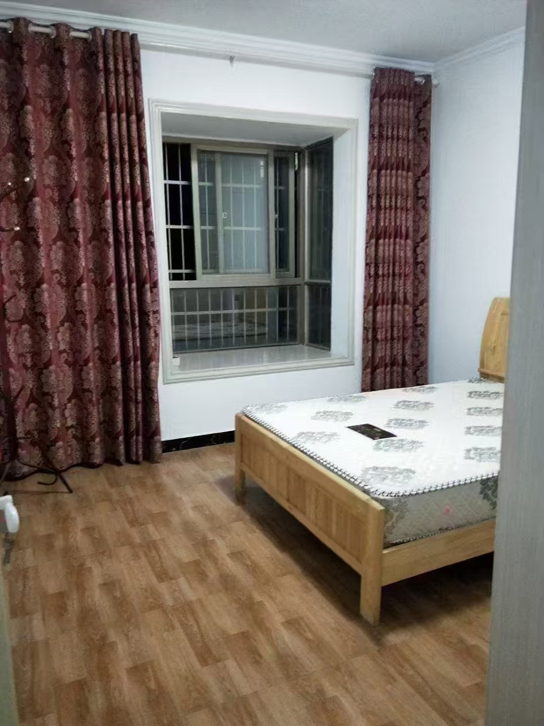 温馨家园,2室2厅1卫,80m²,精装,租价 1300元/月 租房