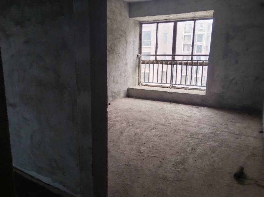 怡馨家园西区，3室2厅2卫，120㎡，毛坯，售价39万 二手房