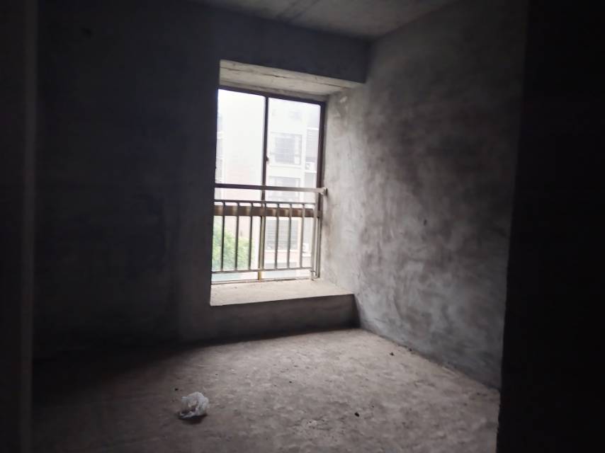 怡馨家园西区，3室2厅2卫，120㎡，毛坯，售价39万 二手房