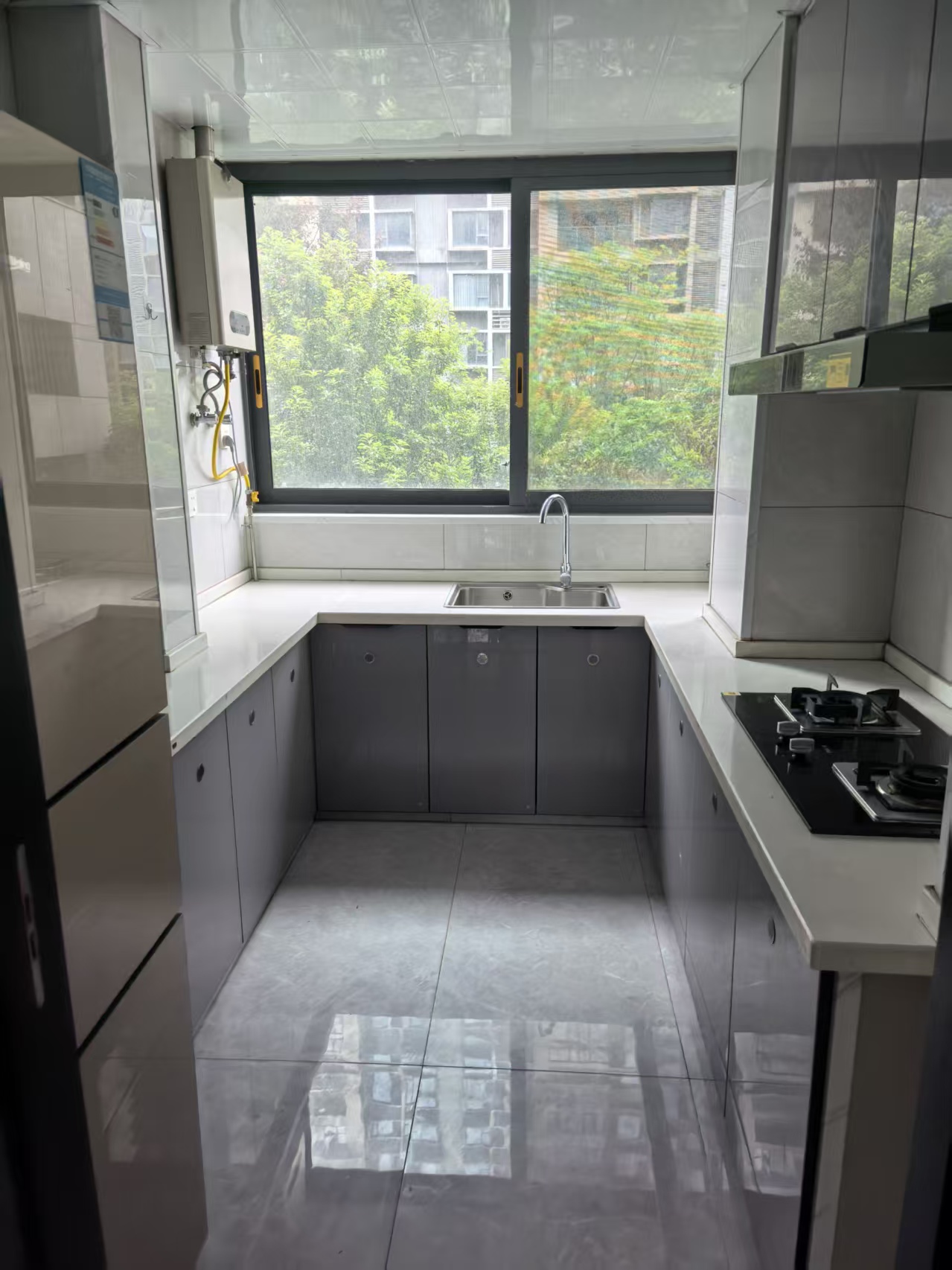 新加坡国际健康城，3室2厅1卫，88.00㎡，精装，租金1900元/月 租房