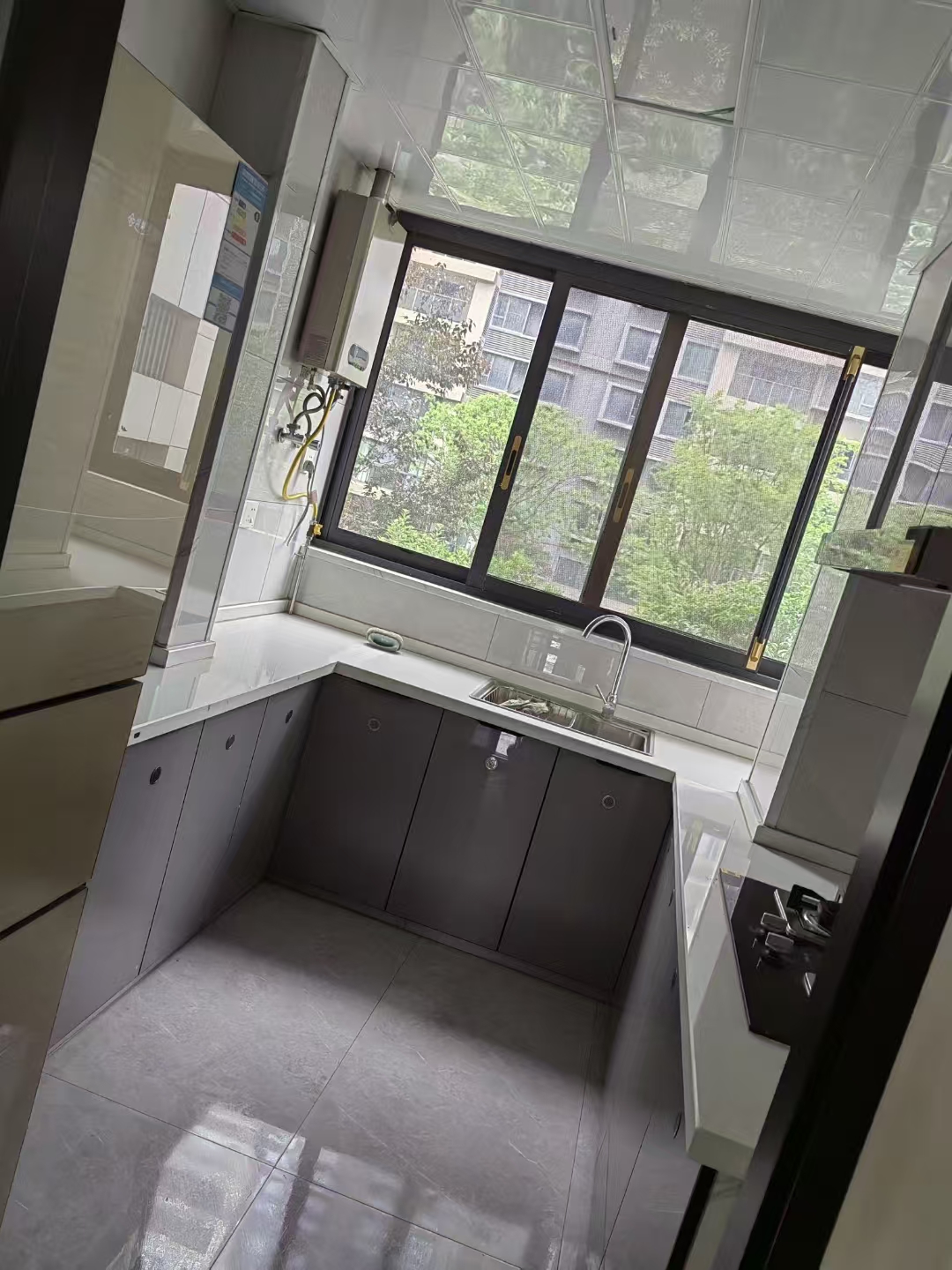 新加坡国际健康城，3室2厅1卫，88.00㎡，精装，租金1900元/月 租房