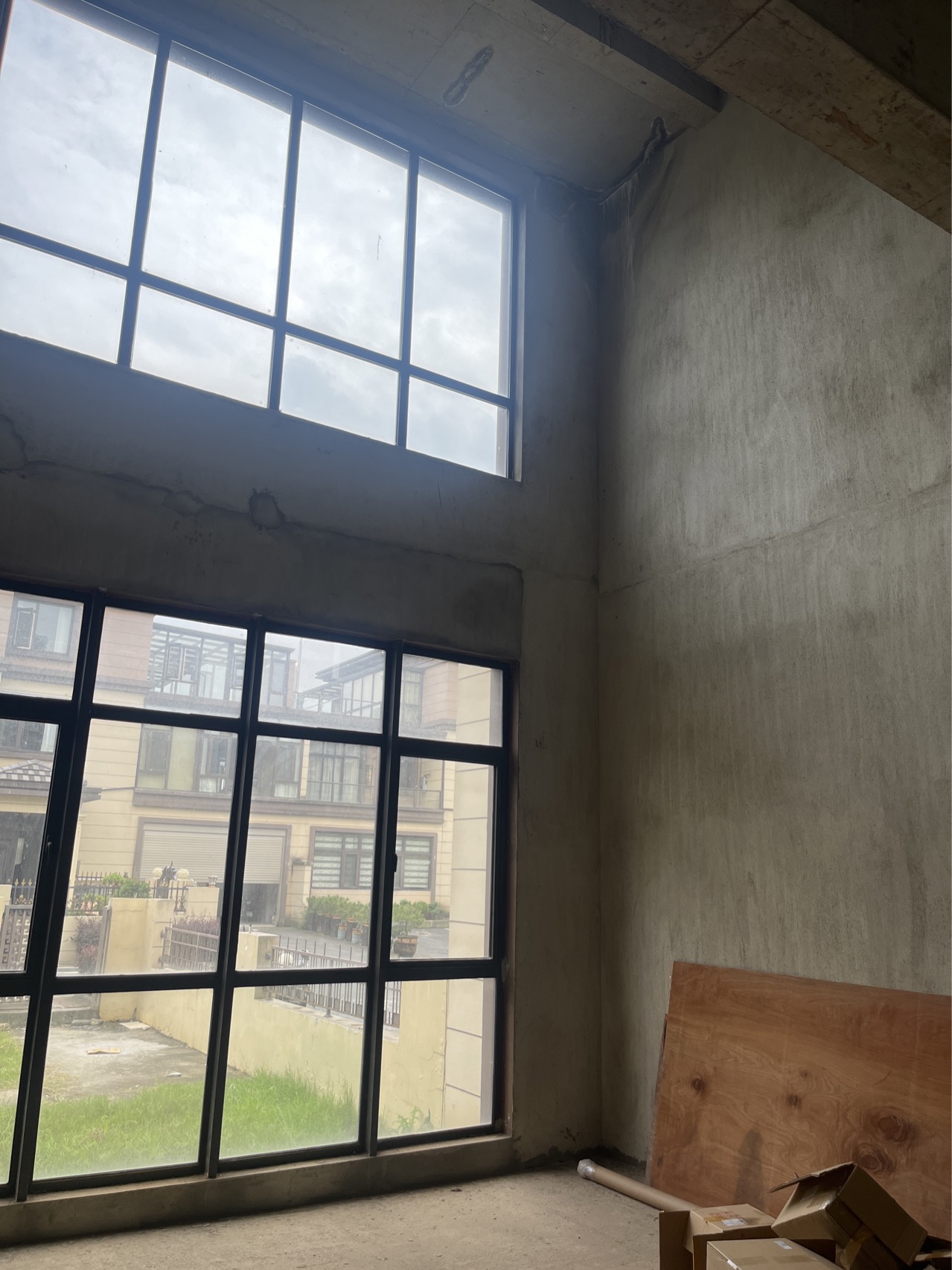 凤雅澜庭，6室2厅4卫，336㎡，毛坯，售价400万 二手房