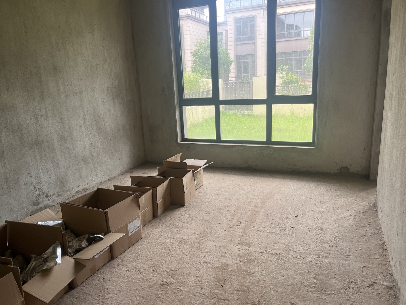 凤雅澜庭，6室2厅4卫，336㎡，毛坯，售价400万 二手房