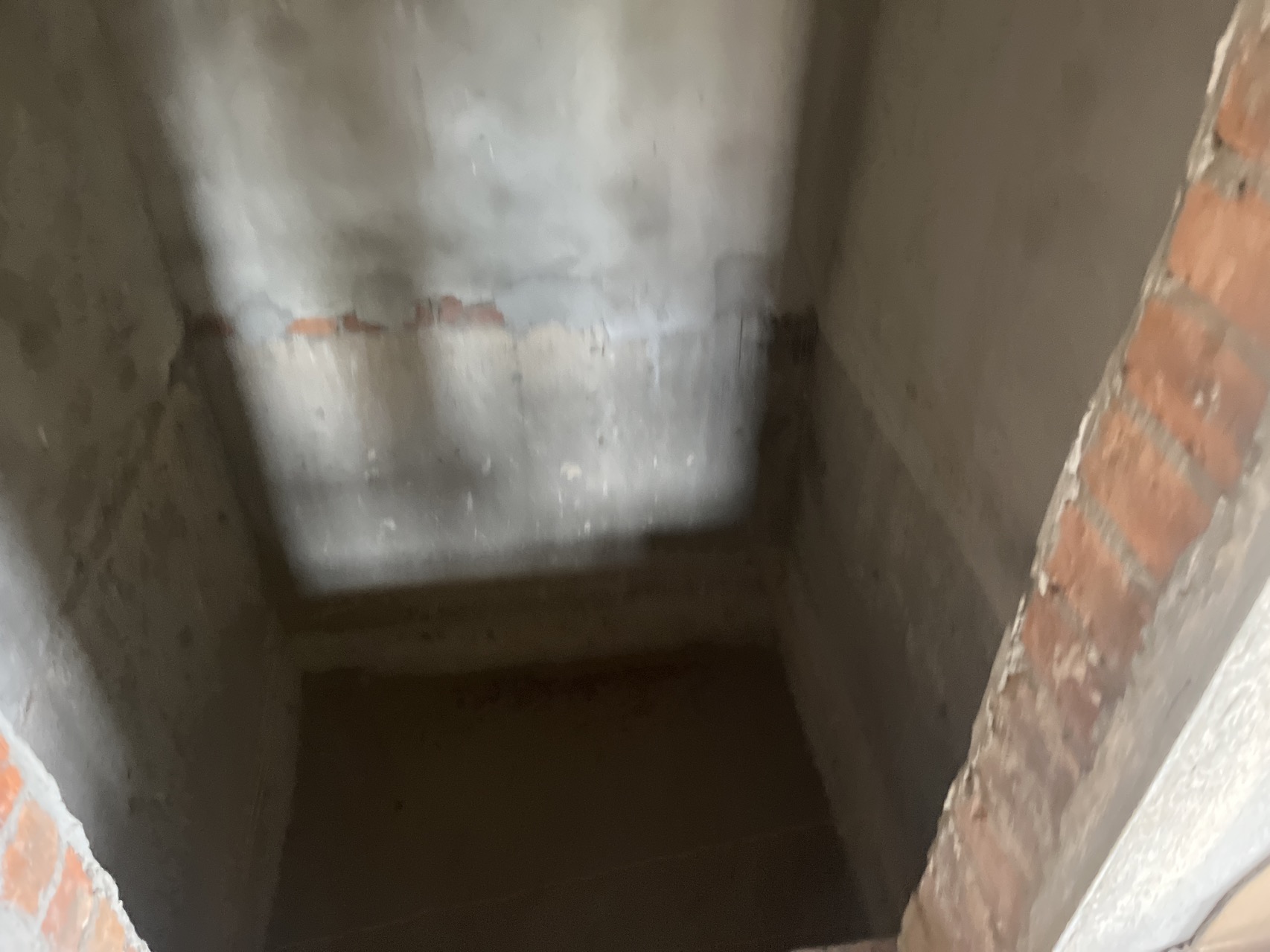 凤雅澜庭，6室2厅4卫，336㎡，毛坯，售价400万 二手房