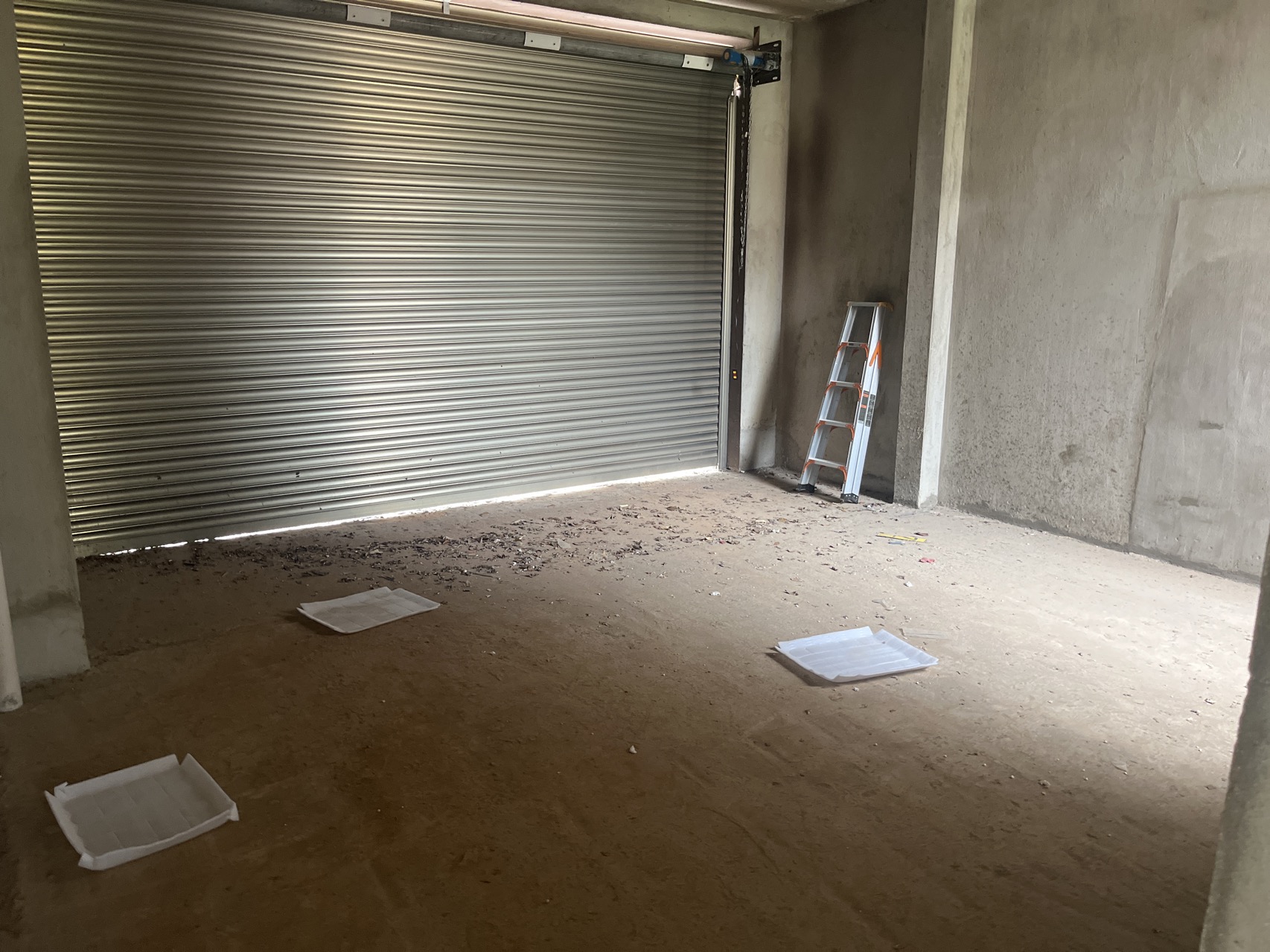 凤雅澜庭，6室2厅4卫，336㎡，毛坯，售价400万 二手房