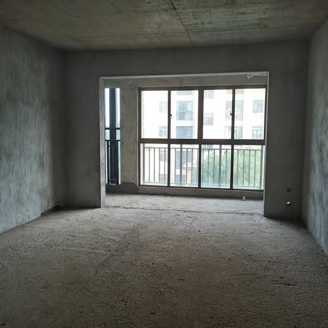 凤雅澜庭，3室2厅2卫，146.00㎡，毛坯，售价58万 二手房