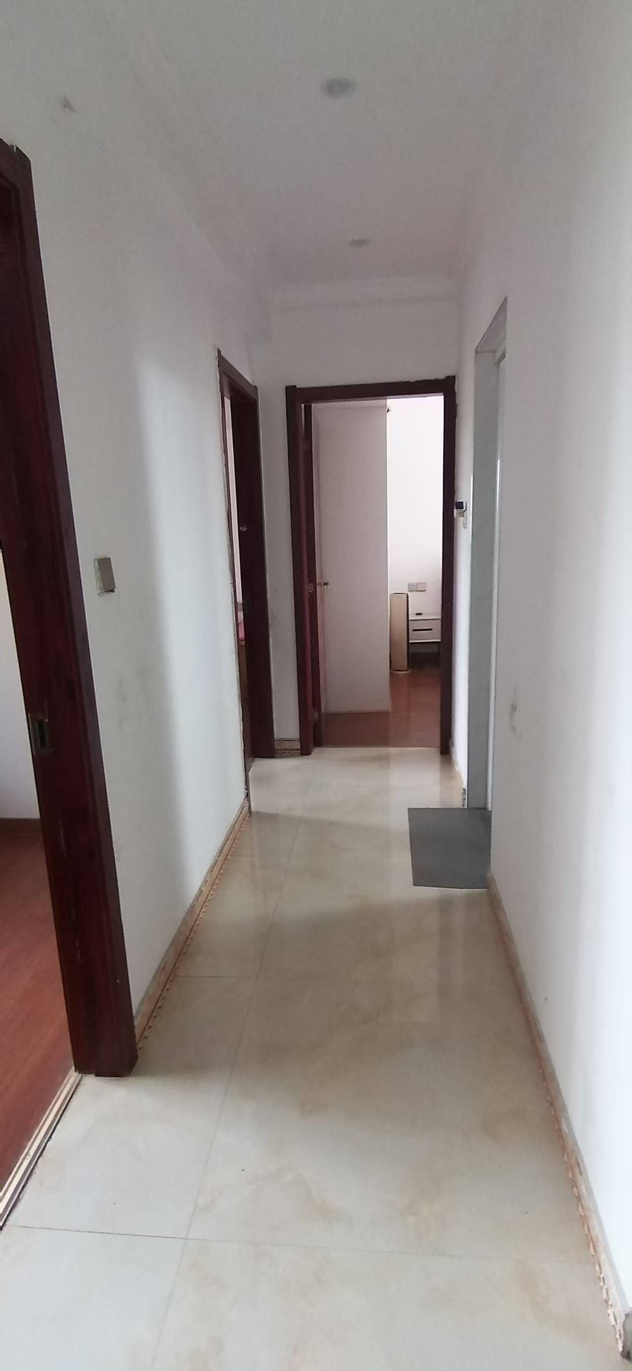 湖滨家园，3室2厅1卫，82.00㎡，简装，售价39万 二手房