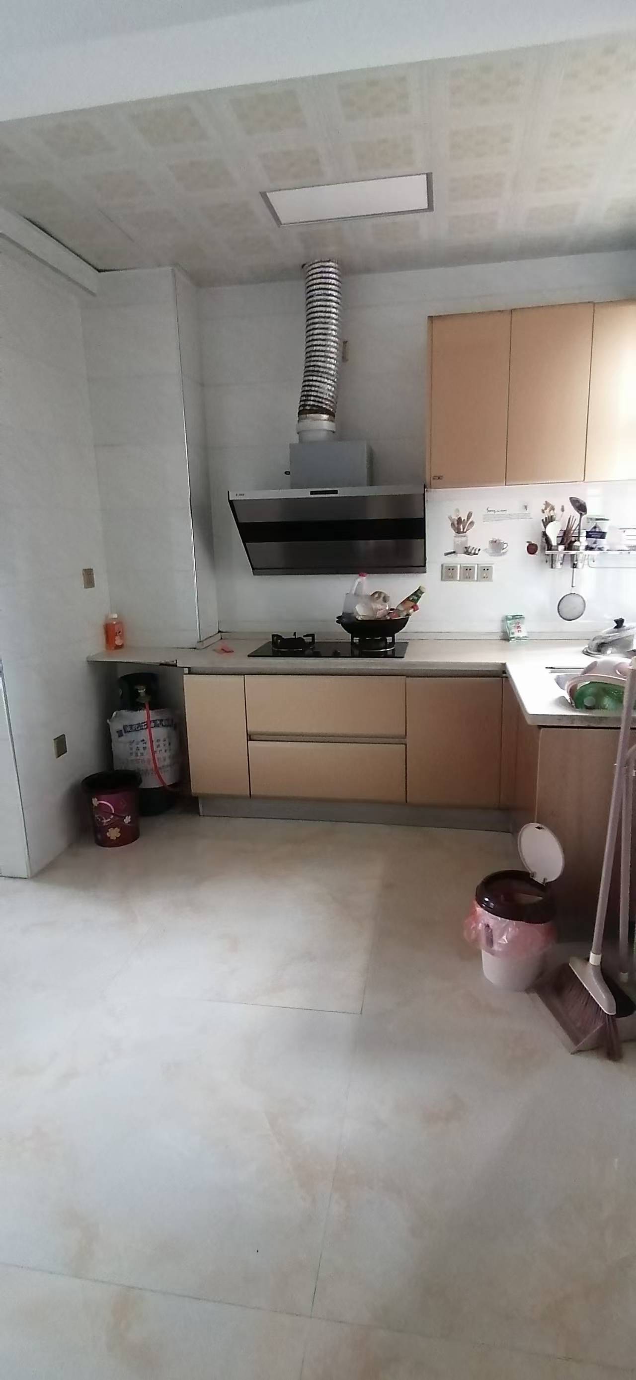 湖滨家园，3室2厅1卫，82.00㎡，简装，售价39万 二手房