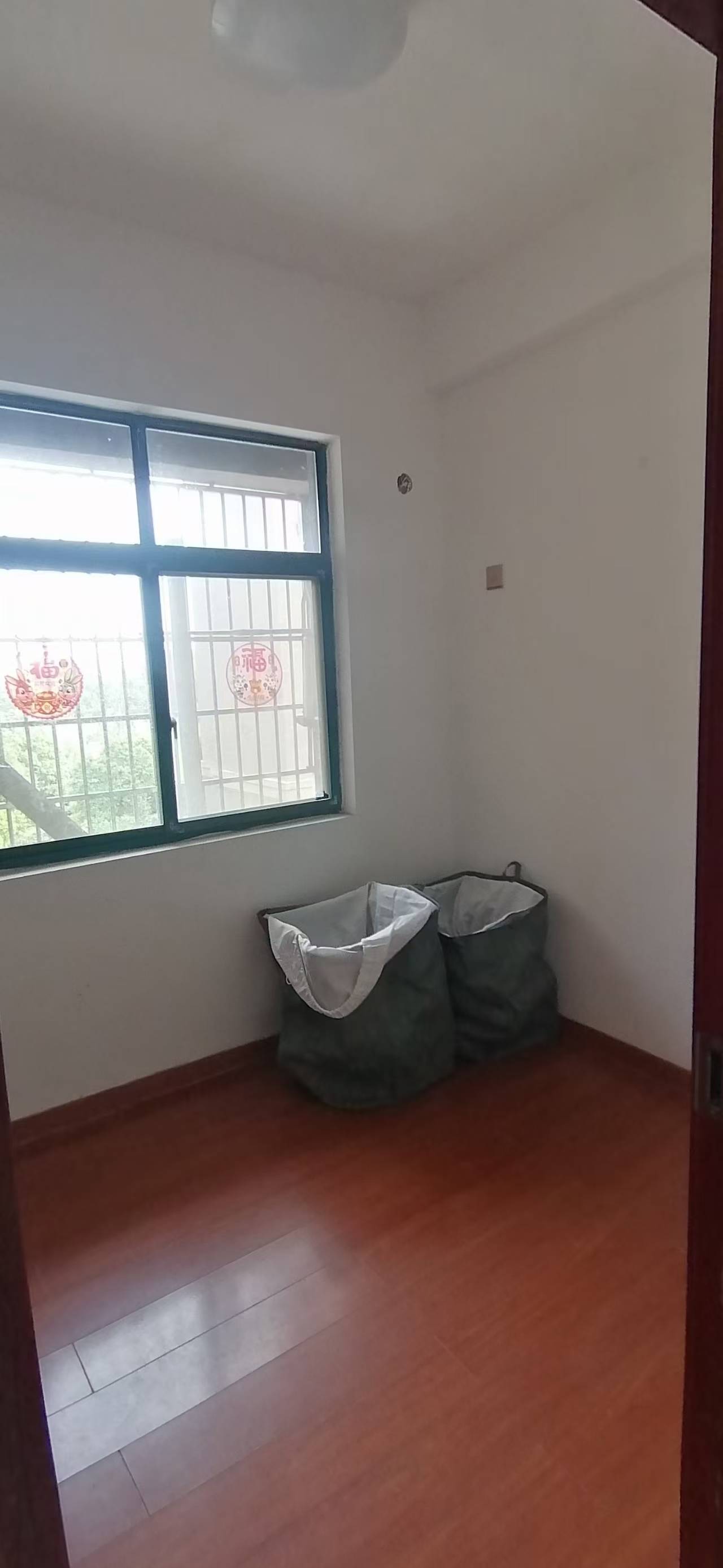 湖滨家园，3室2厅1卫，82.00㎡，简装，售价39万 二手房