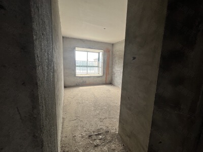 怡馨家园西区，3室2厅2卫，120㎡，毛坯，售价40万