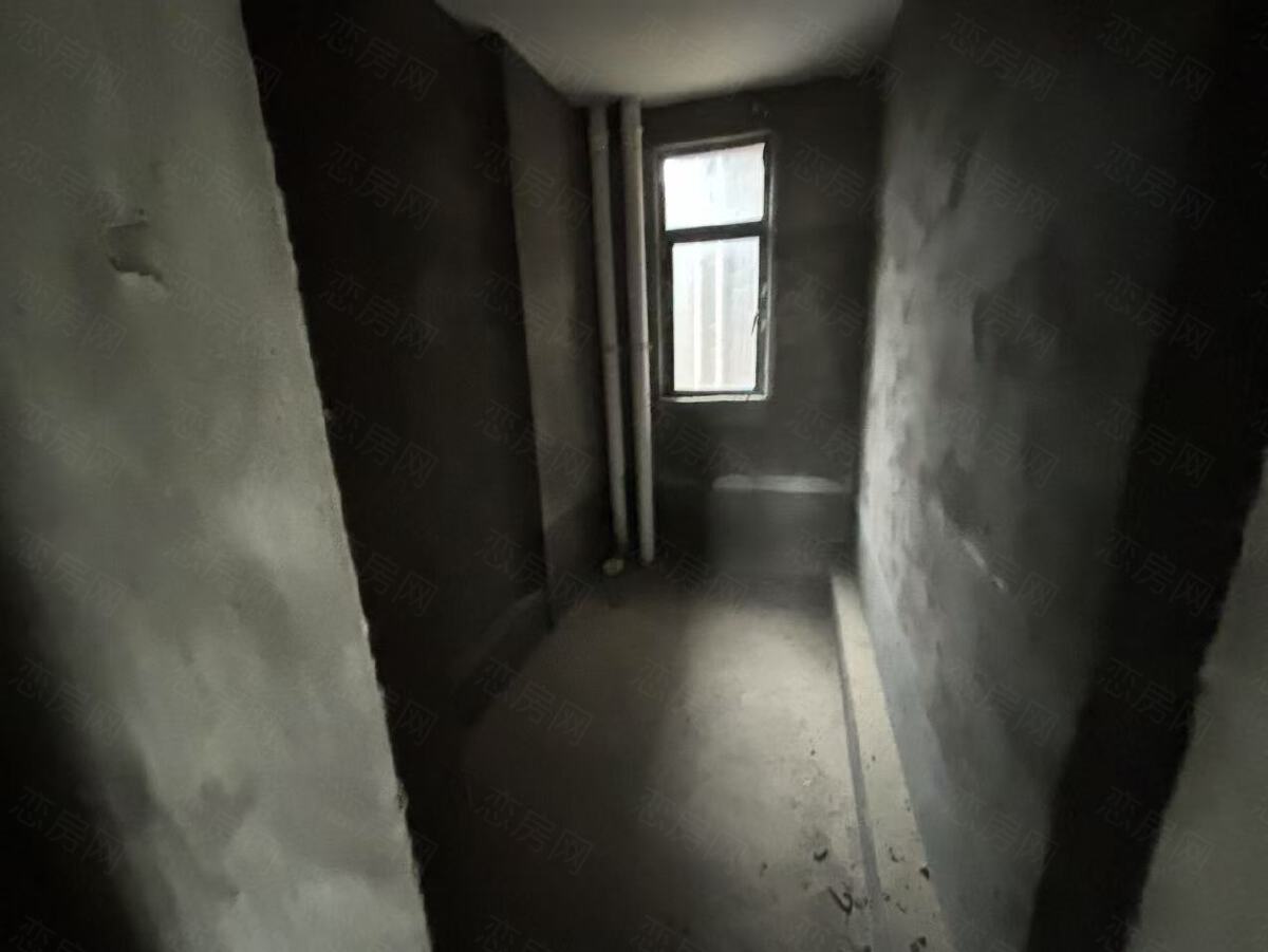 湖滨家园，3室2厅2卫，119.84㎡，毛坯，售价38.00万 二手房