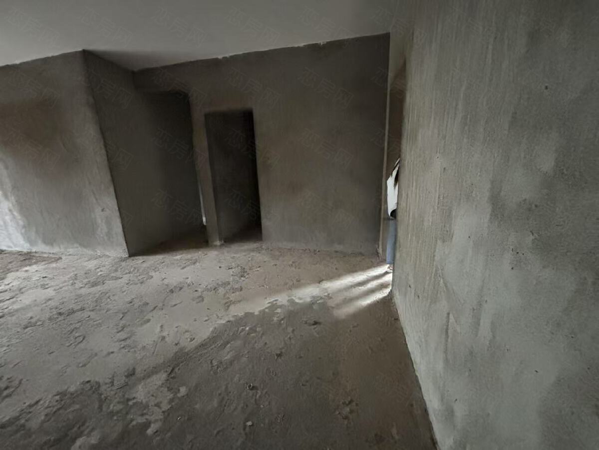 湖滨家园，3室2厅2卫，119.84㎡，毛坯，售价38.00万 二手房