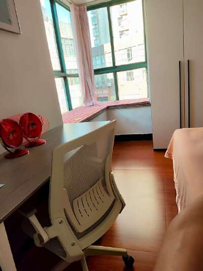 碧水华庭一期，4室2厅2卫，140㎡，简装，售价45万