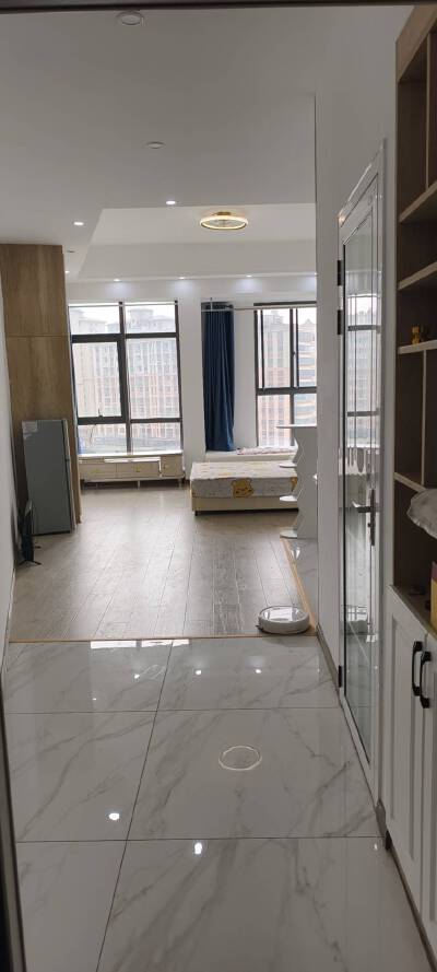 天湖郦都，42㎡，精装，租金900元/月