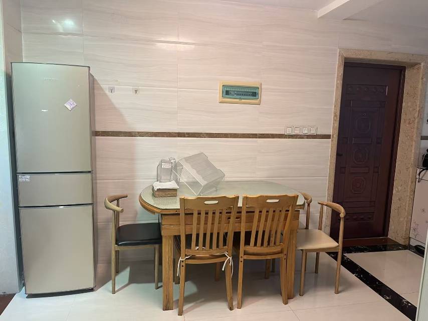 陈家花园，3室2厅1卫，116㎡，普装，租金1400元/月 租房