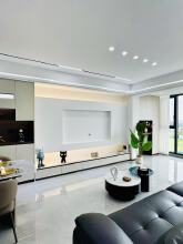 克拉首座全新精装大三房，超高得房率，超一线湖景，稀缺房源