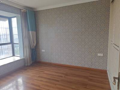 东方国际，3室2厅1卫，96㎡，简装，售价36万