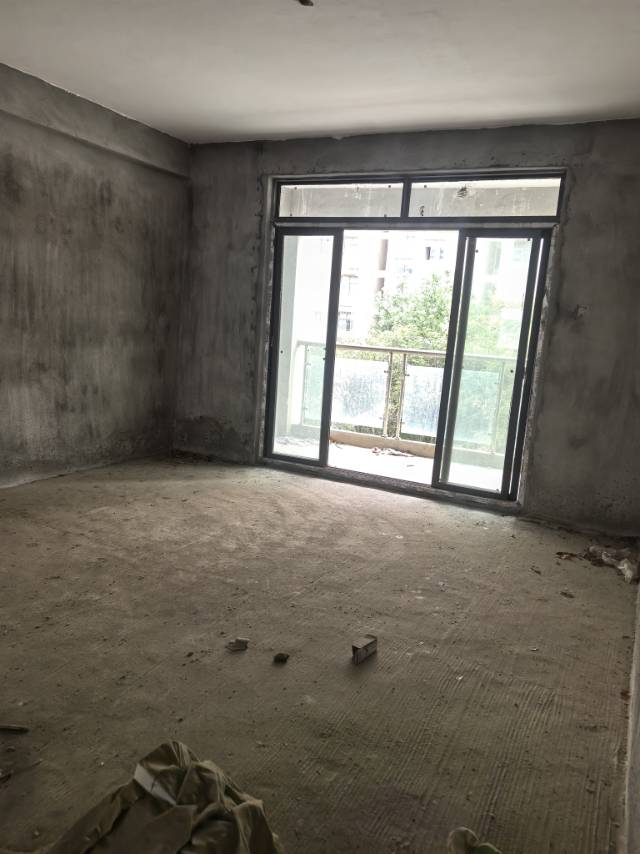 锦绣乾城，3室2厅2卫，122㎡，毛坯，售价49万 二手房