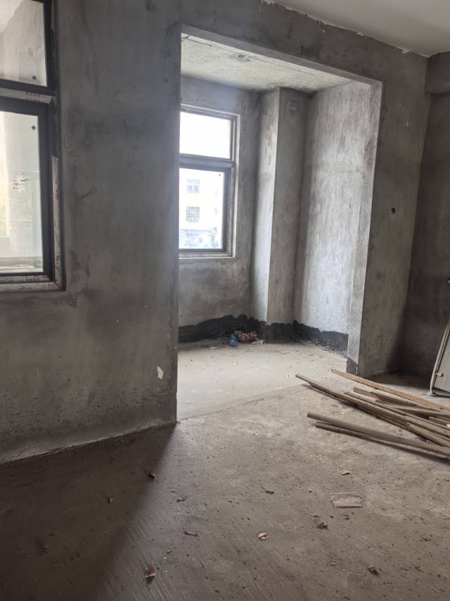 锦绣乾城，3室2厅2卫，122㎡，毛坯，售价49万 二手房