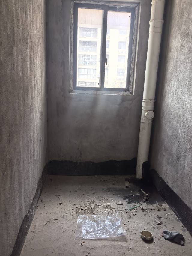 锦绣乾城，3室2厅2卫，122㎡，毛坯，售价49万 二手房