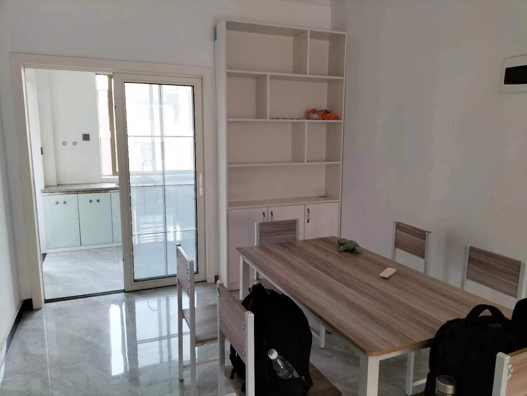 温馨家园，3室2厅2卫，120.69㎡，租金1300元/月 租房