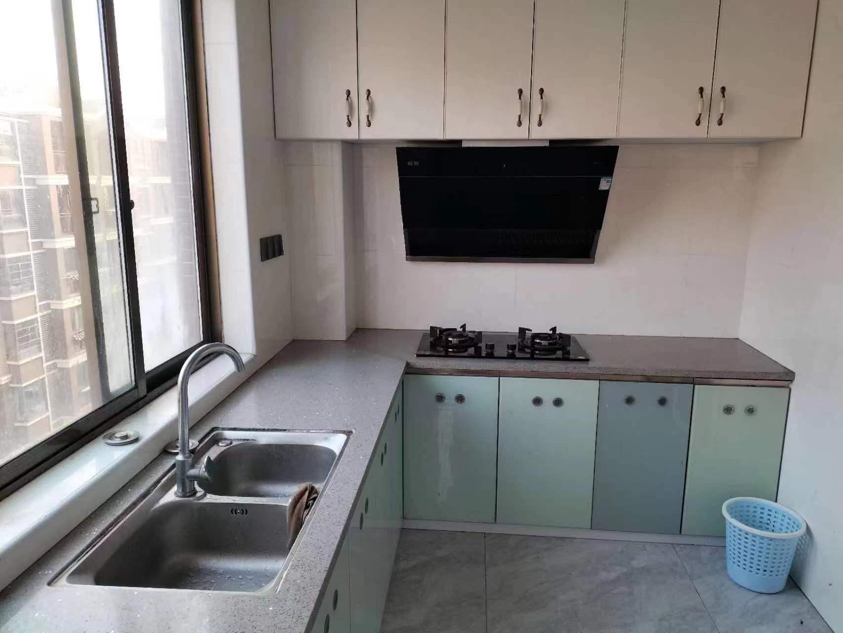 温馨家园，3室2厅2卫，120.69㎡，租金1300元/月 租房