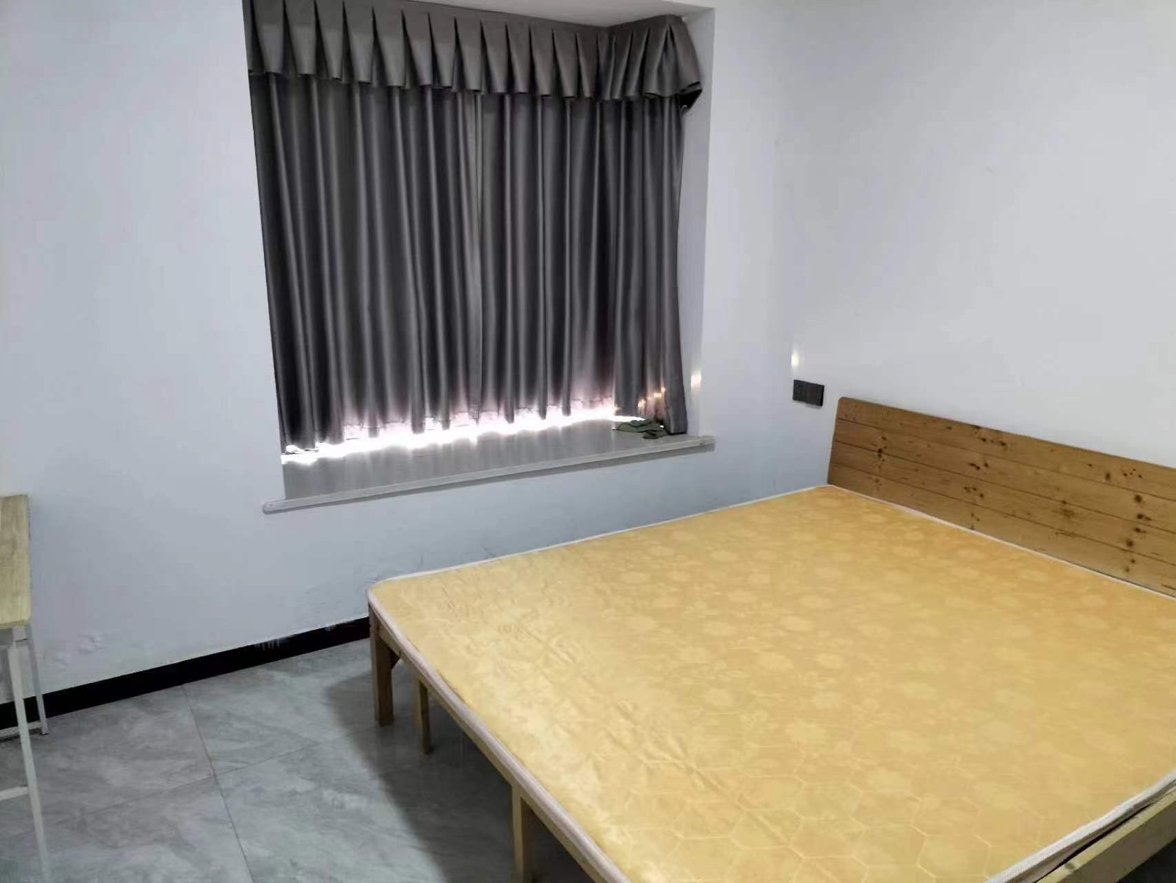 温馨家园，3室2厅2卫，120.69㎡，租金1300元/月 租房