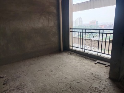 香江明珠，3室2厅1卫，105㎡，毛坯，售价25万